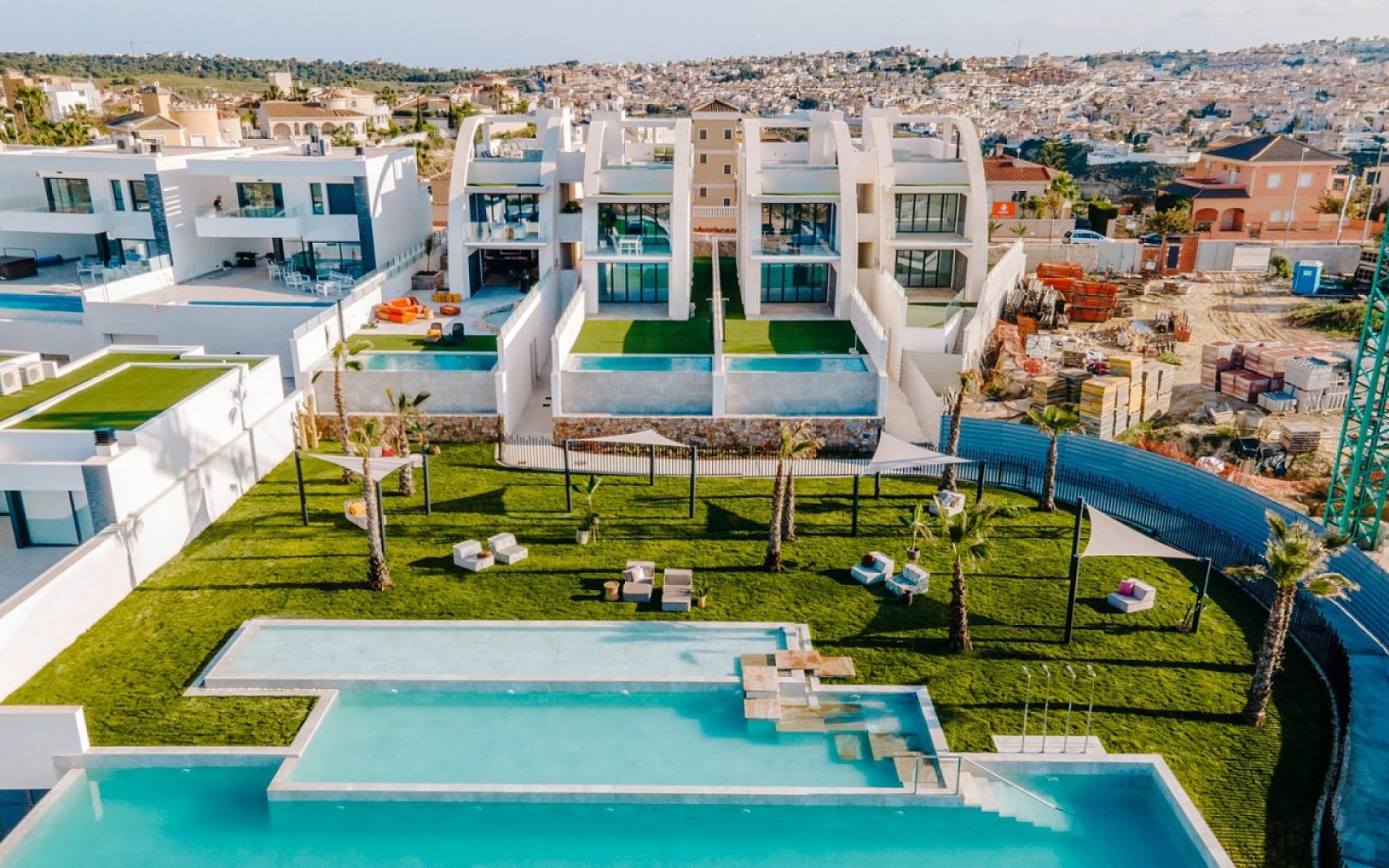 Luxuriöses Apartment mit Garten und Gemeinschaftspool