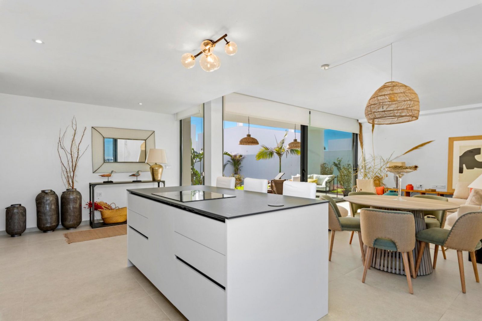 Traumhafte Villa mit Pool & eigenem Grundstück – Wohnen unter der Sonne