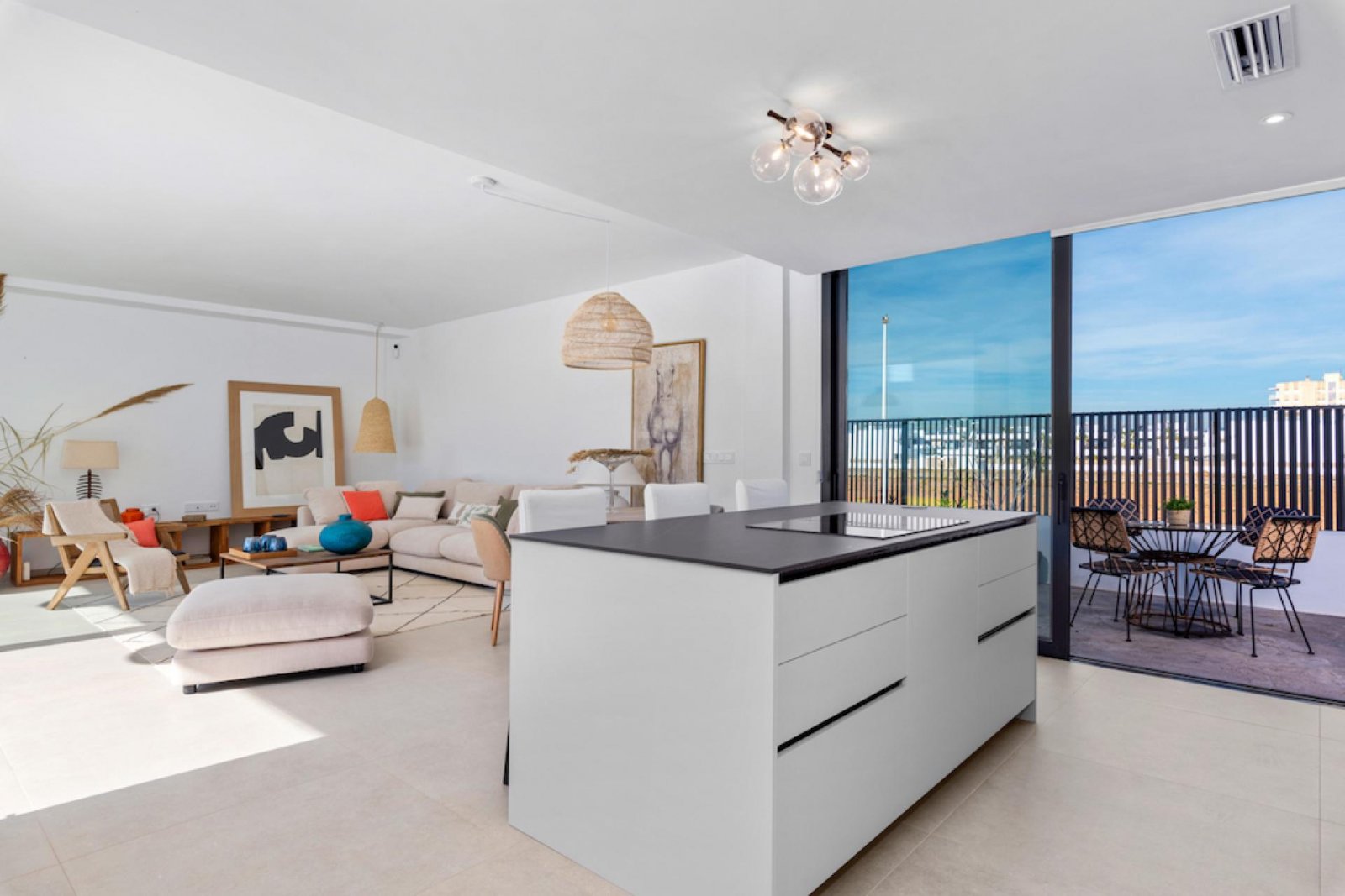 Traumhafte Villa mit Pool & eigenem Grundstück – Wohnen unter der Sonne