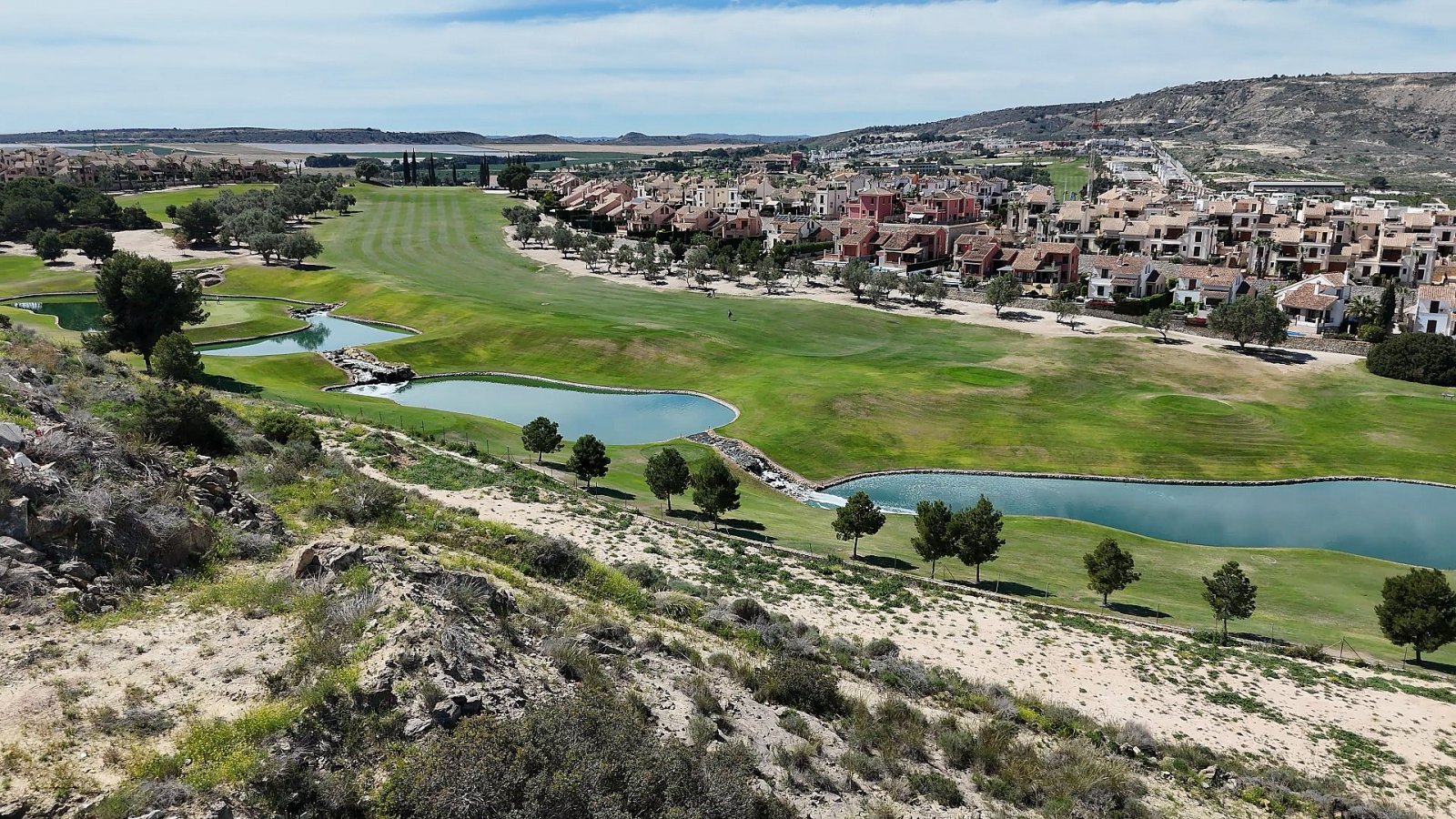 Mediterranes Wohnen direkt am Golfplatz