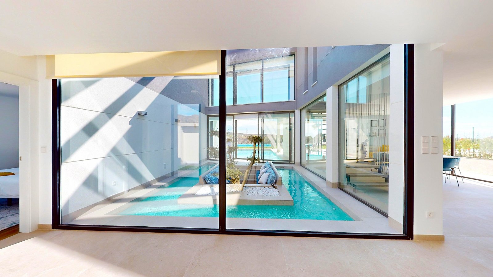 Luxuriöse 4-Schlafzimmer-Villa mit Pool und Privatgarage