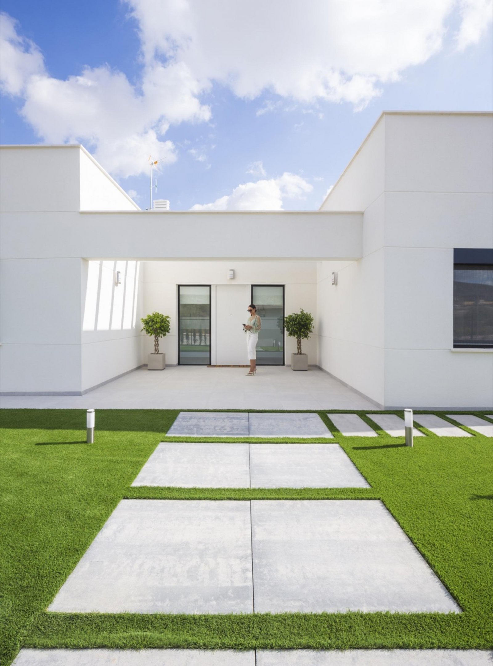 Elegante 4-Zimmer-Villa mit Pool, Garage und minimalistischer Architektur