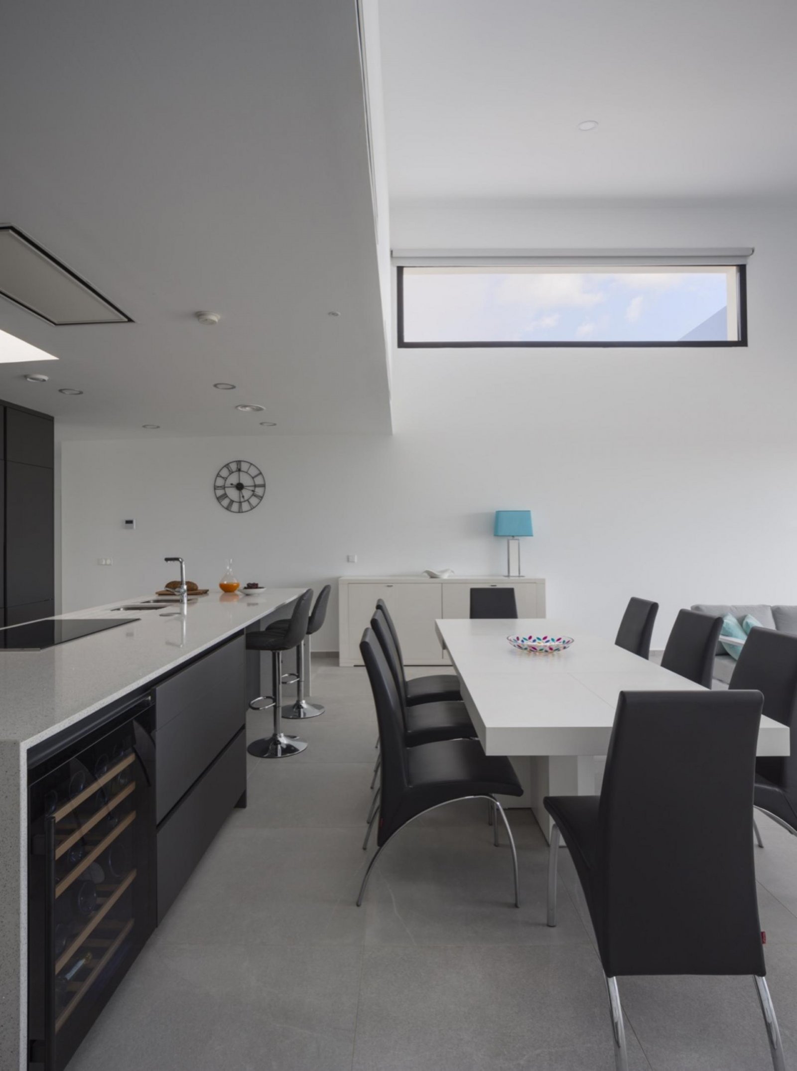 Elegante 4-Zimmer-Villa mit Pool, Garage und minimalistischer Architektur