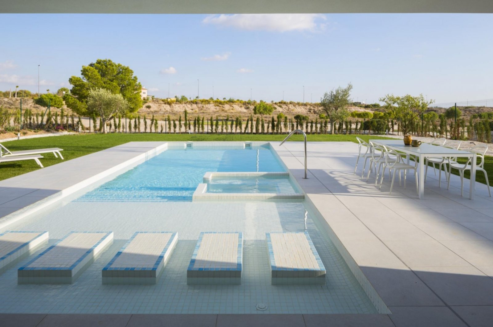 Exklusive Villa mit 3 Schlafzimmern, Pool und Garage in Altaona Golf