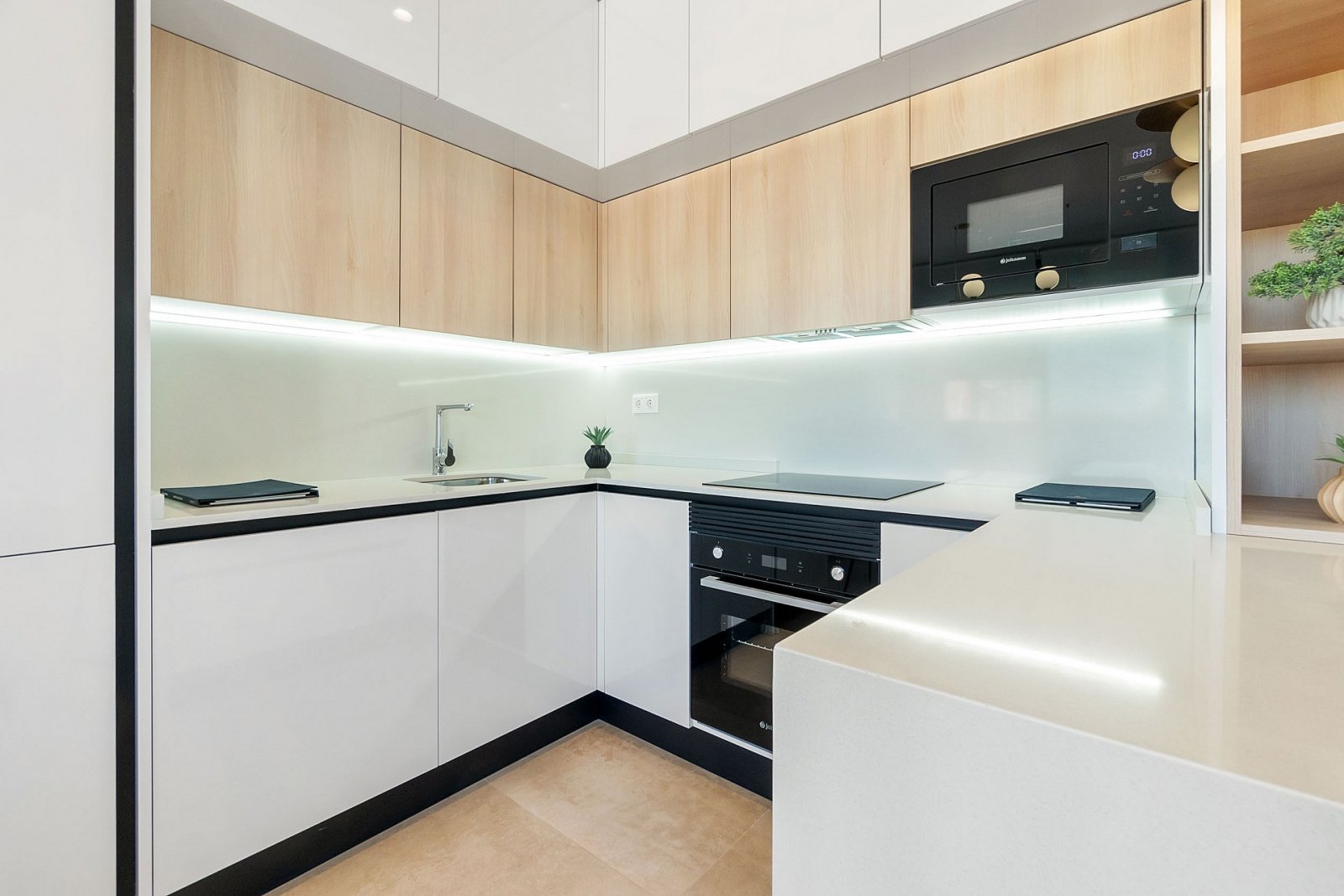 Apartment mit Solarium, Pool und Lagunenblick