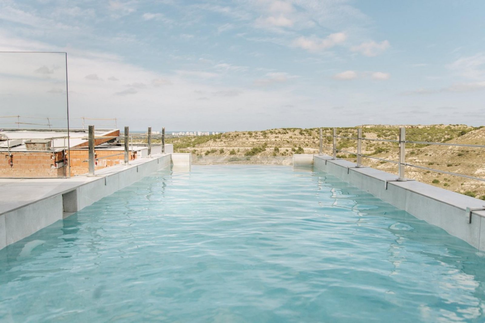 Exklusive Villa mit Infinity-Pool & Meerblick