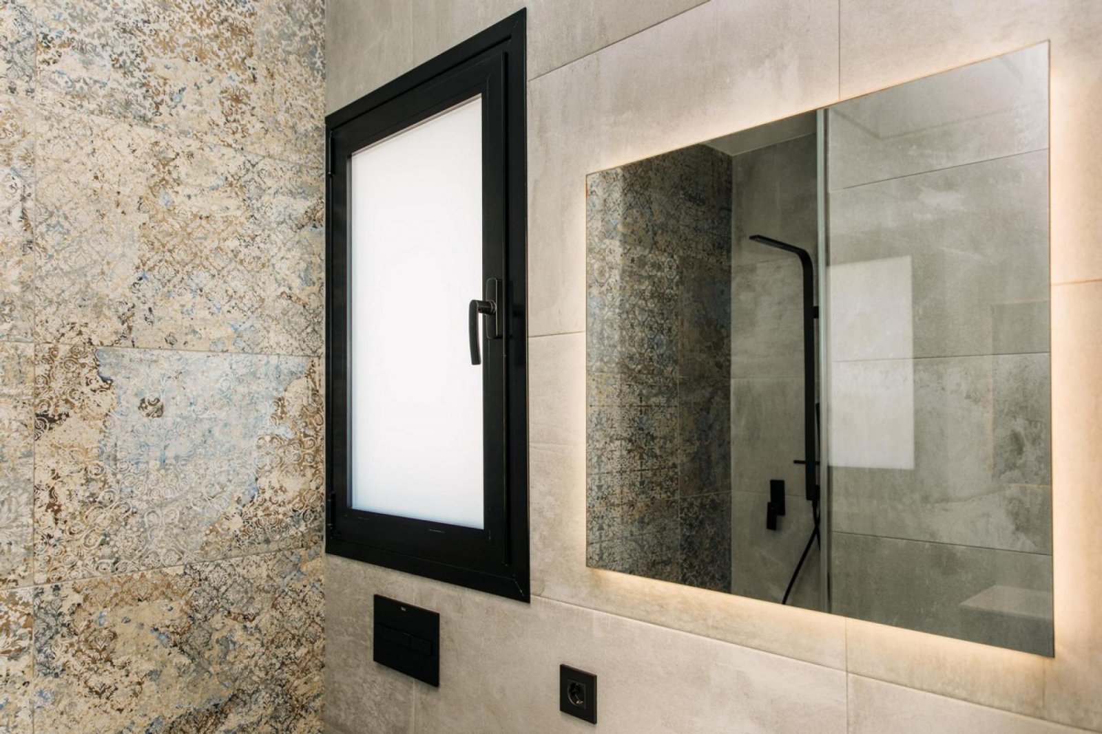 Exklusive Villa mit Infinity-Pool & Meerblick