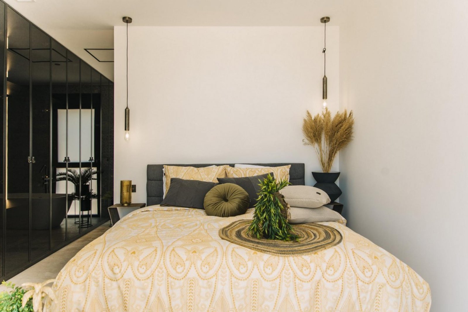 Exklusive Villa mit Infinity-Pool & Meerblick