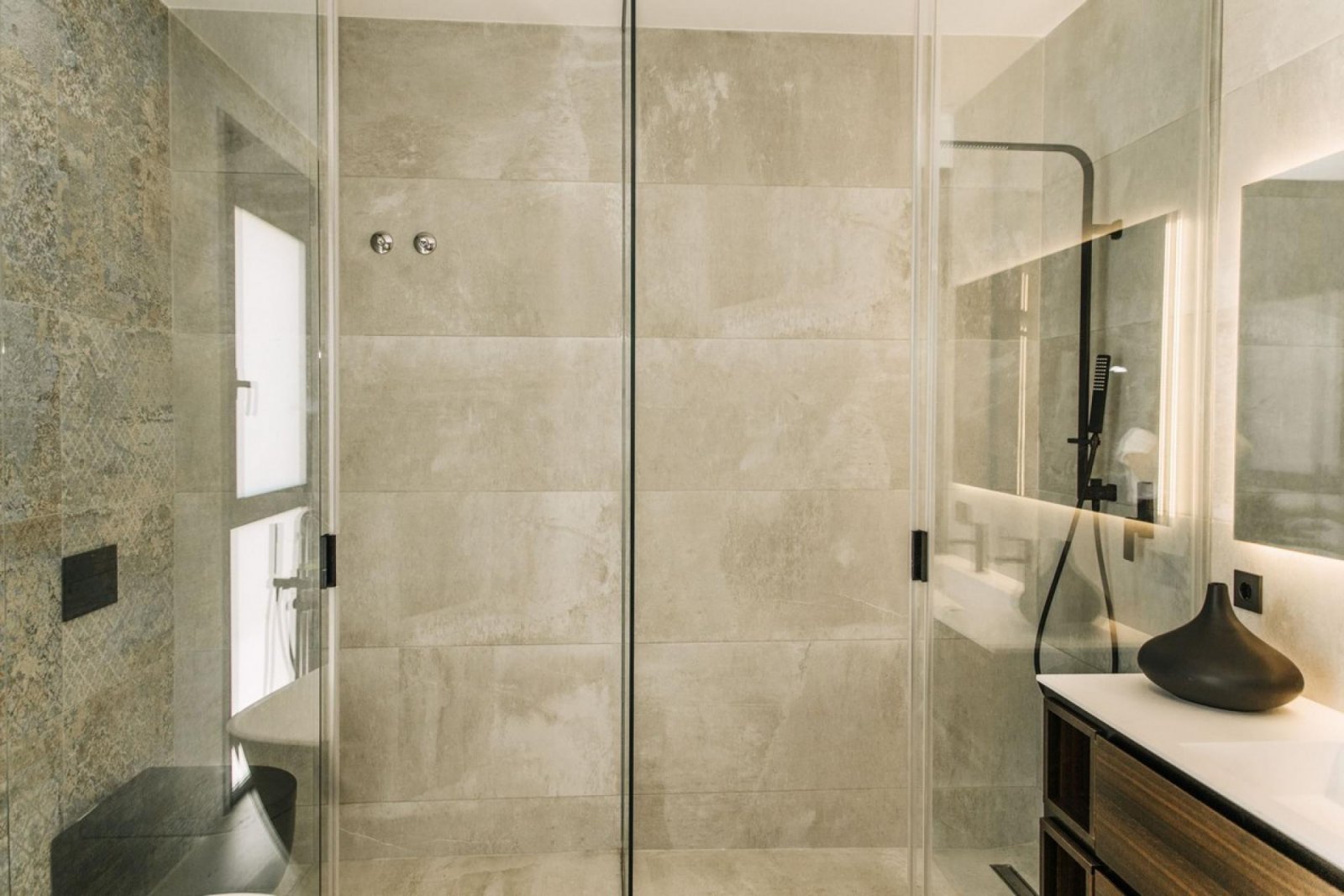 Exklusive Villa mit Infinity-Pool & Meerblick