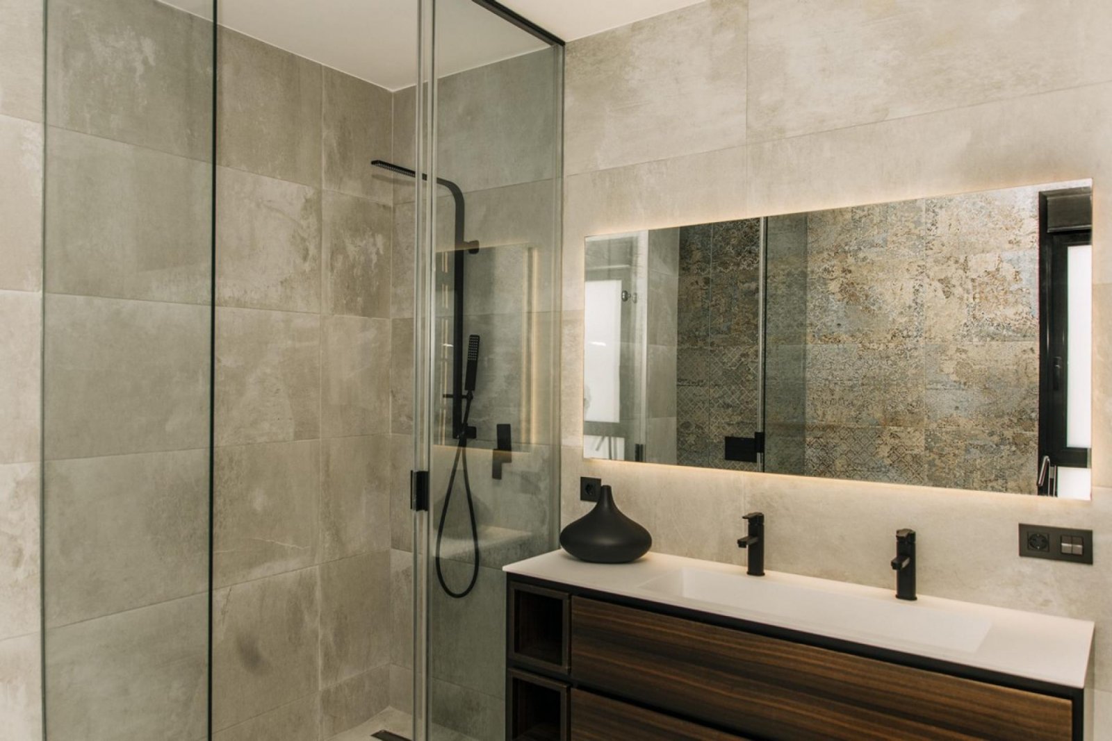 Exklusive Villa mit Infinity-Pool & Meerblick