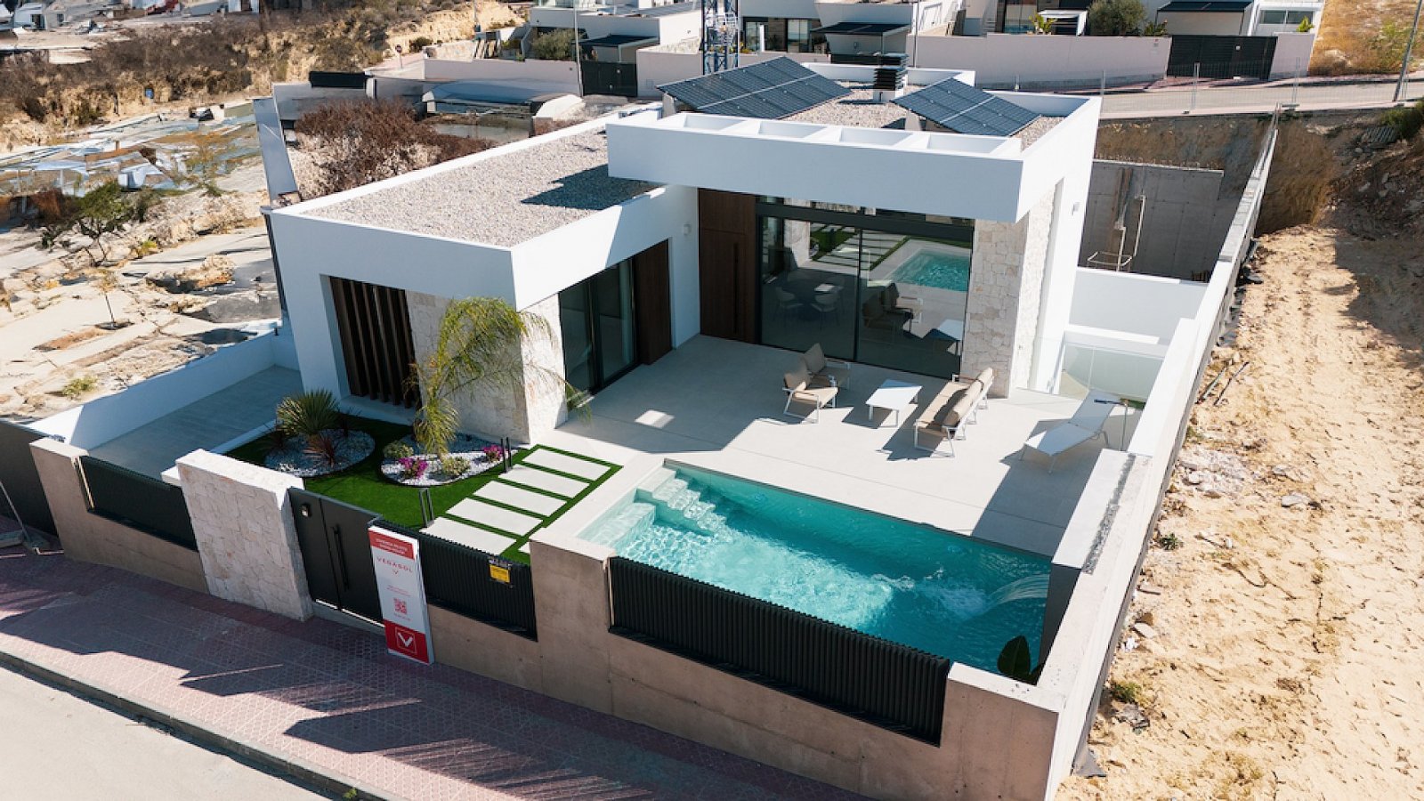 Moderne Villa mit privatem Pool