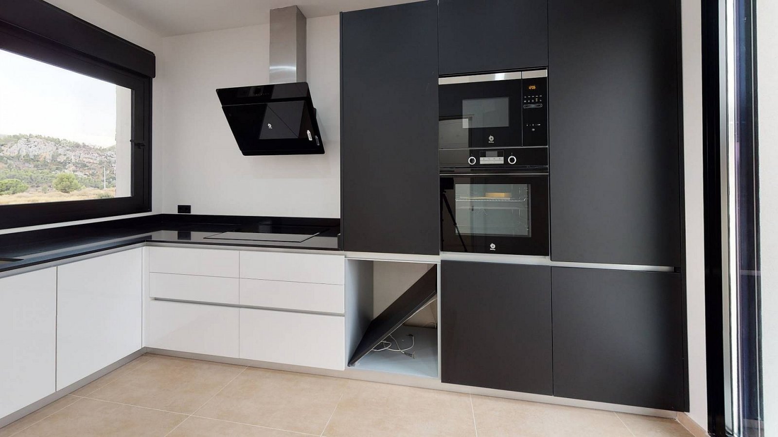 Avantgardistische Villa mit Pool und spektakulären Panoramablicken