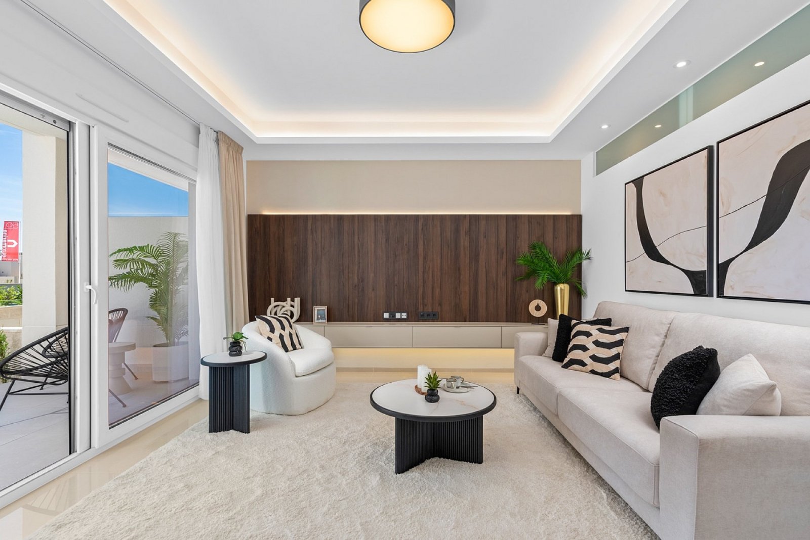 Moderne Gartenwohnung mit Pool