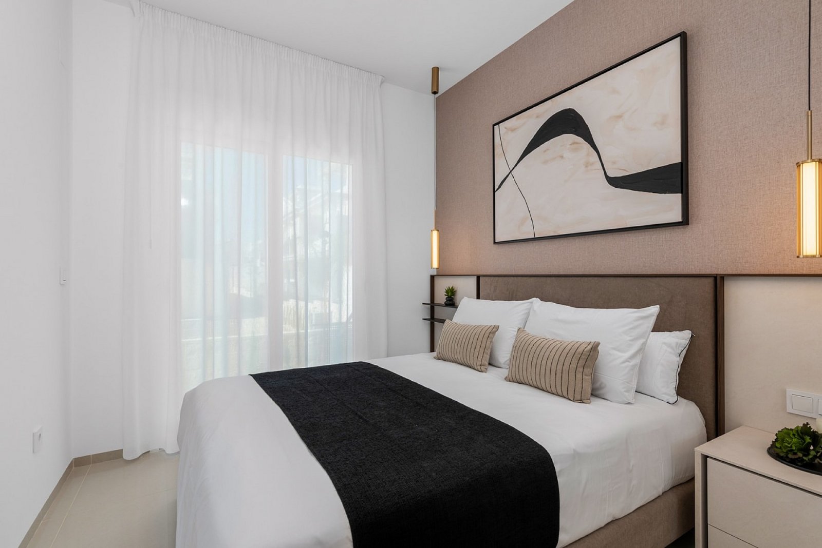 Moderne Gartenwohnung mit Pool