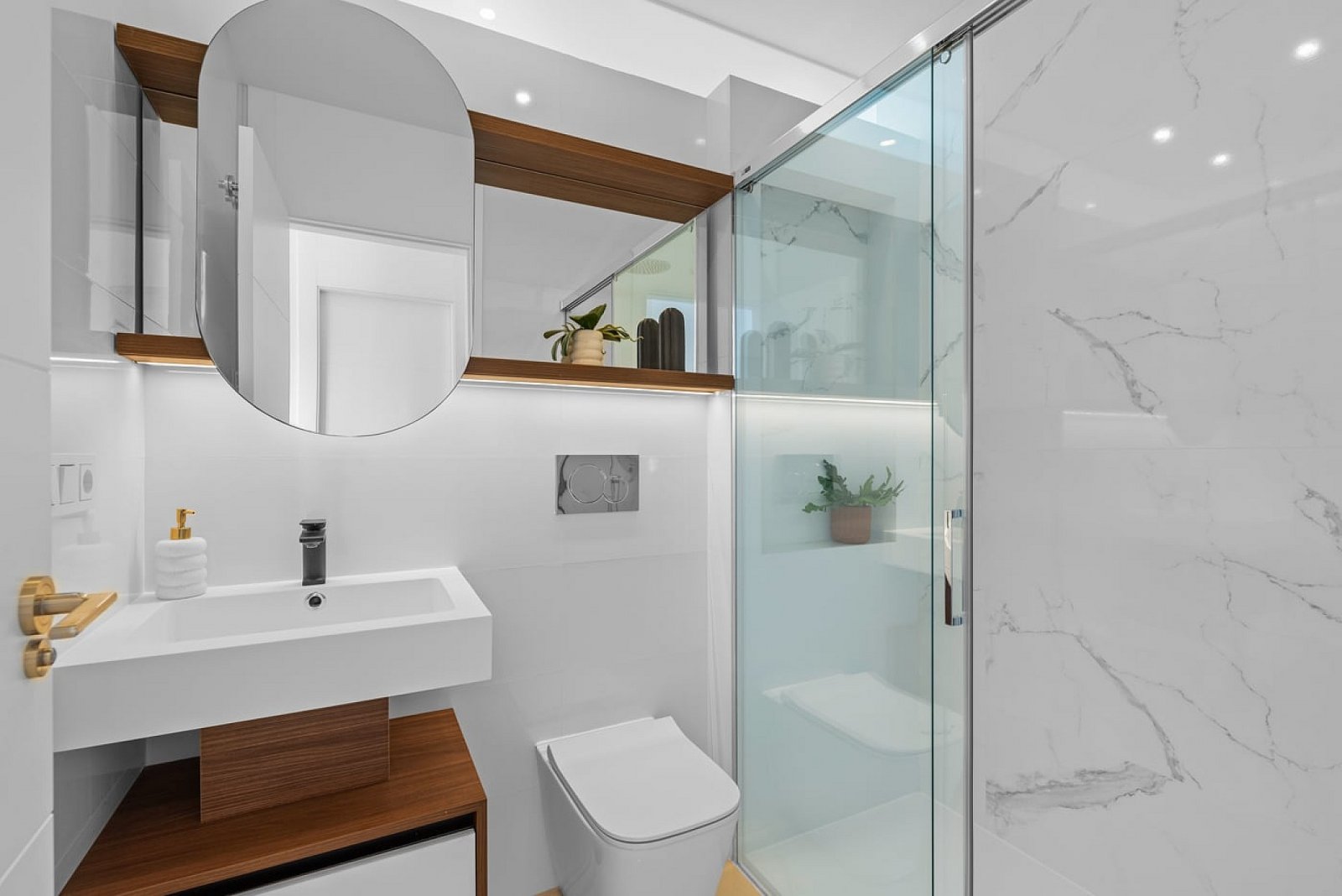 Moderne Gartenwohnung mit Pool