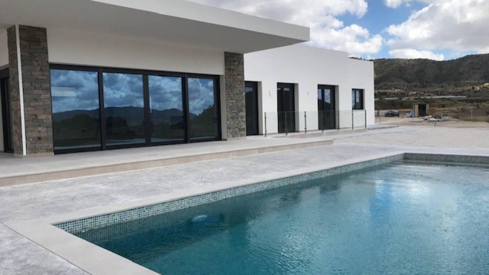 Design-Villa mit Privatpool und elegantem Wohnkonzept