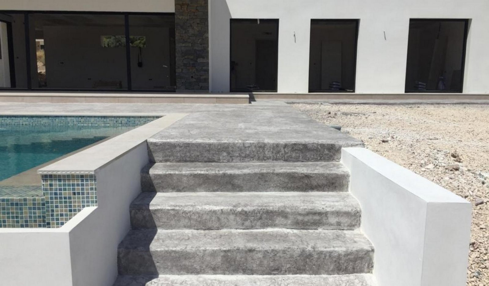 Design-Villa mit Privatpool und elegantem Wohnkonzept