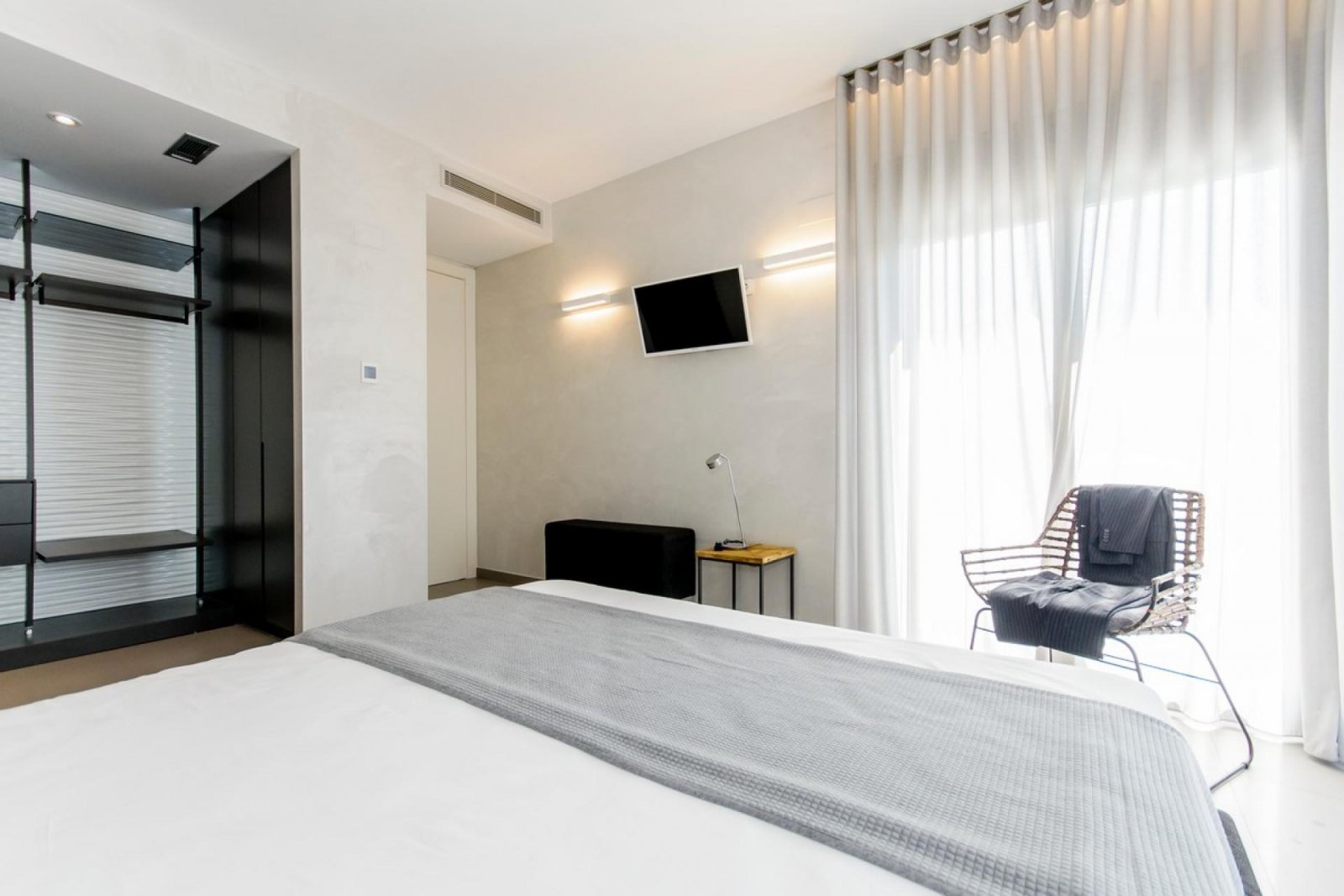 Luxusresidenz – Privatpool, Garage & elegantes Wohnen