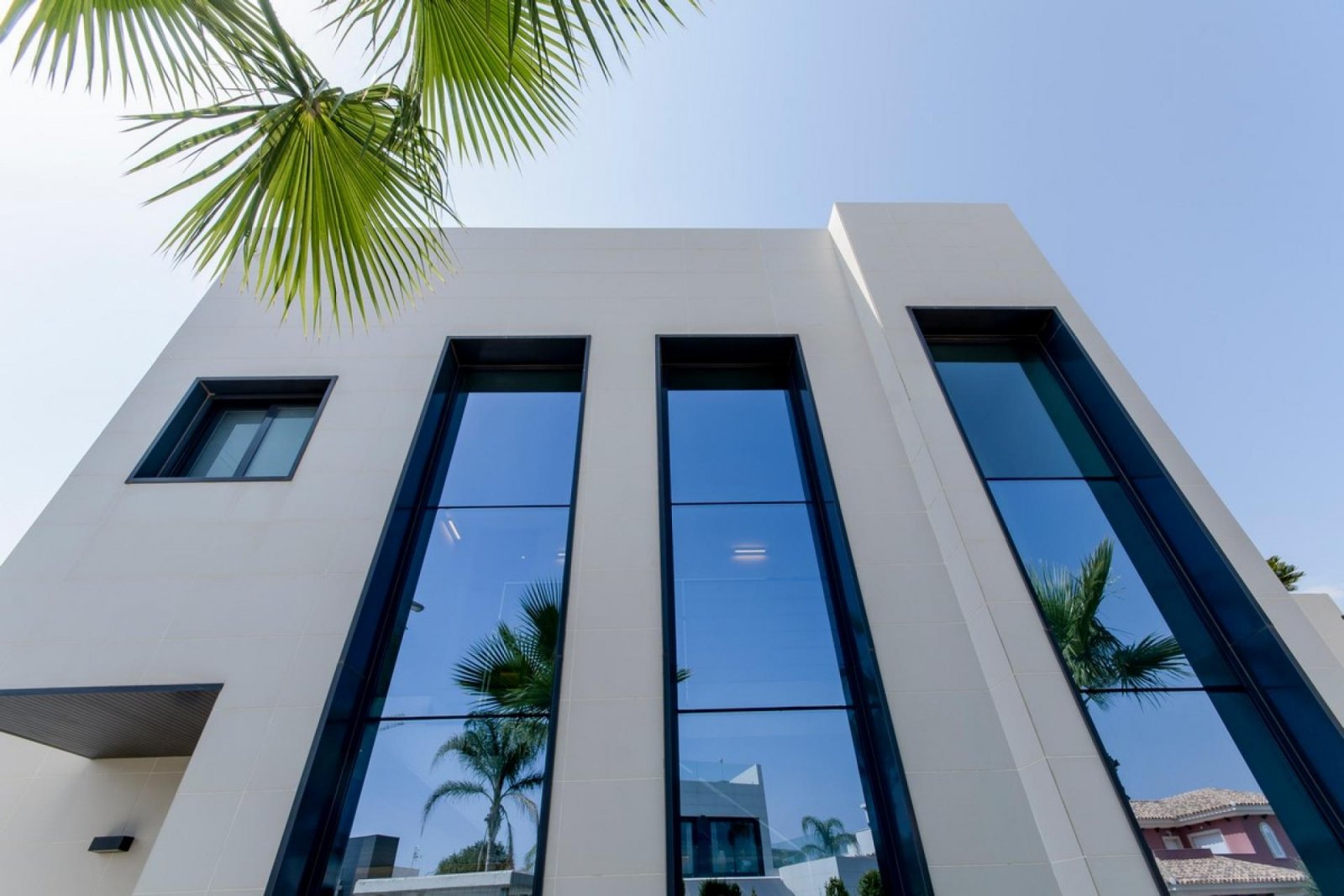 Luxusresidenz – Privatpool, Garage & elegantes Wohnen