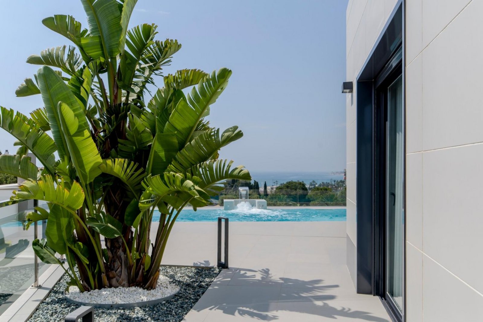 Luxusresidenz – Privatpool, Garage & elegantes Wohnen