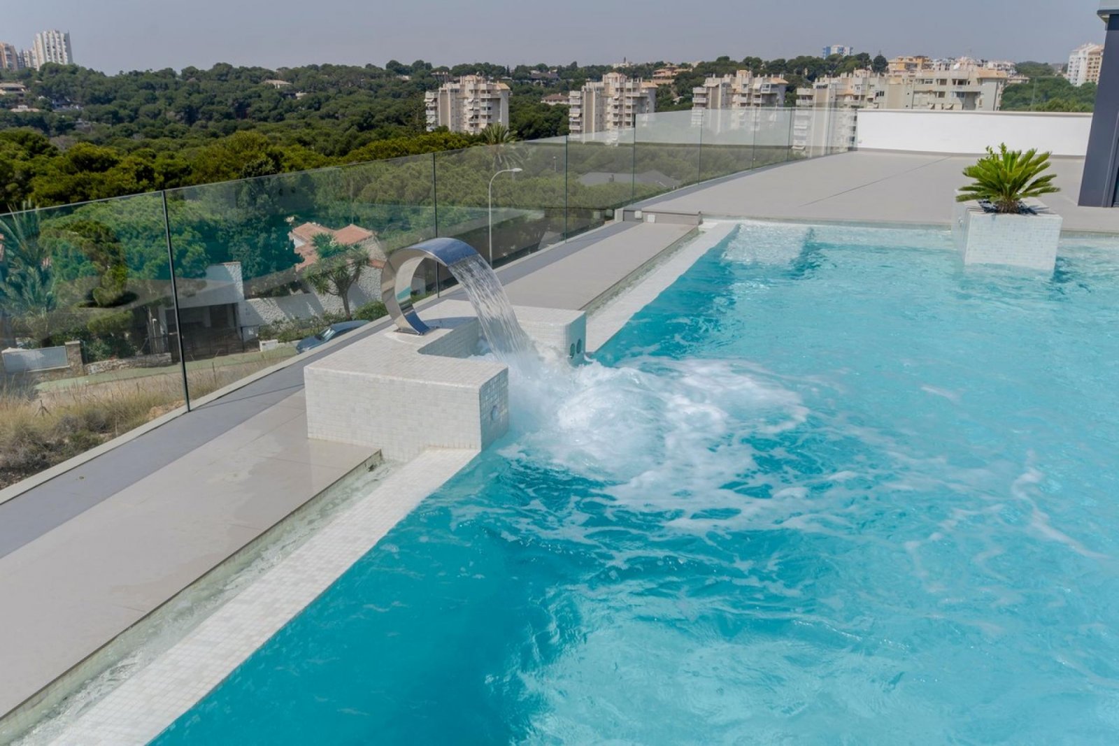 Luxusresidenz – Privatpool, Garage & elegantes Wohnen