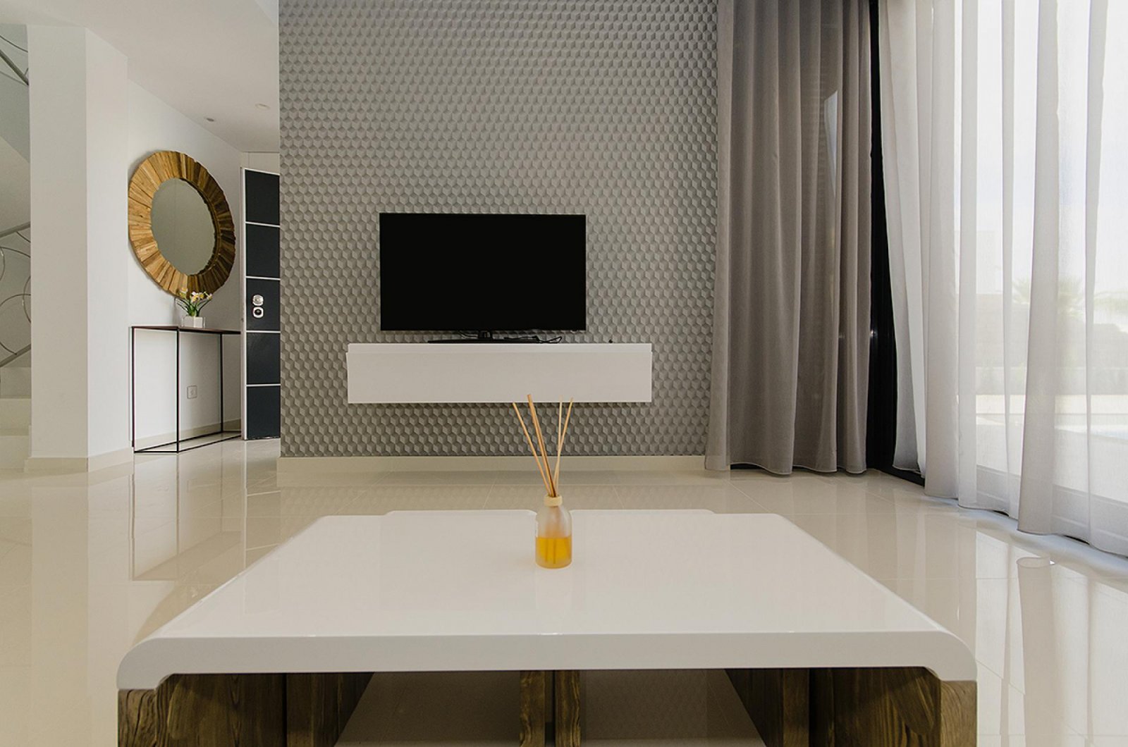 Stilvolle Villa – Pool, Stellplatz & mediterranes Wohnen