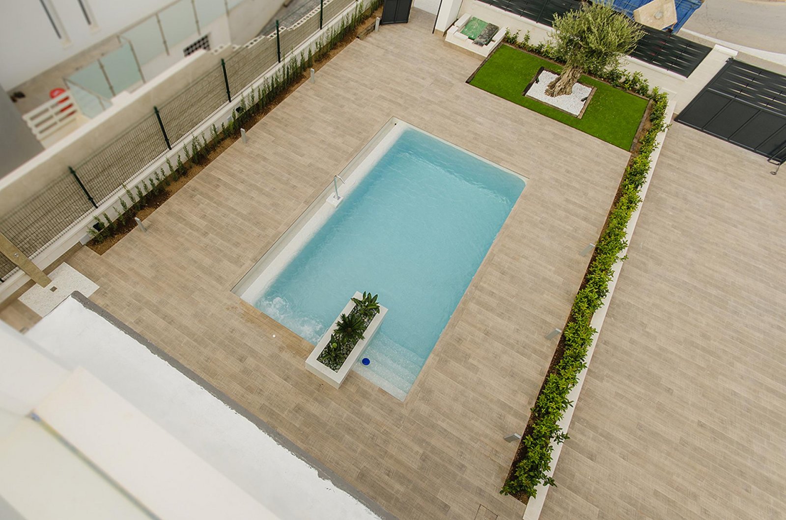 Stilvolle Villa – Pool, Stellplatz & mediterranes Wohnen