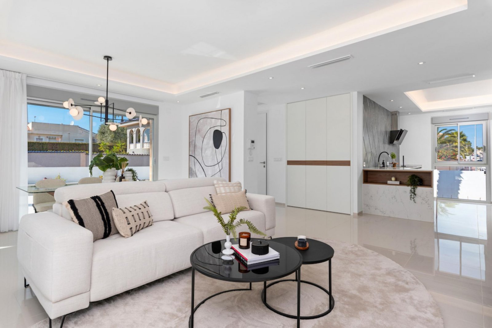 Hochwertige Villa mit Pool und Seeblick