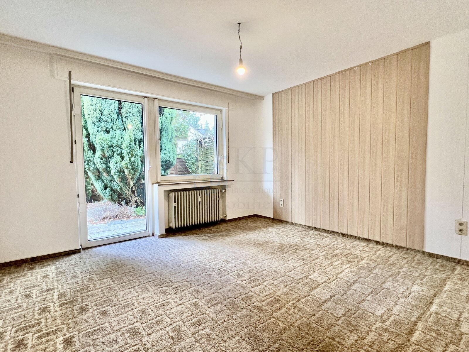 BURGALTENDORF: GROSSZUEGIGE ETW MIT WEITERER ELW, GARTEN UND GARAGE