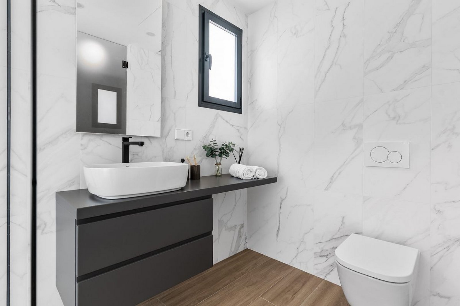 Modernes Duplex mit Terrasse und Meerblick