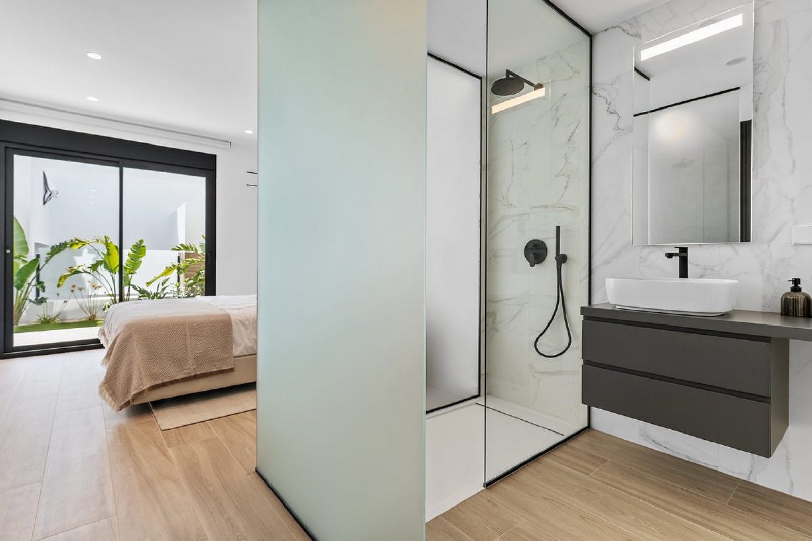 Modernes Duplex mit Terrasse und Meerblick