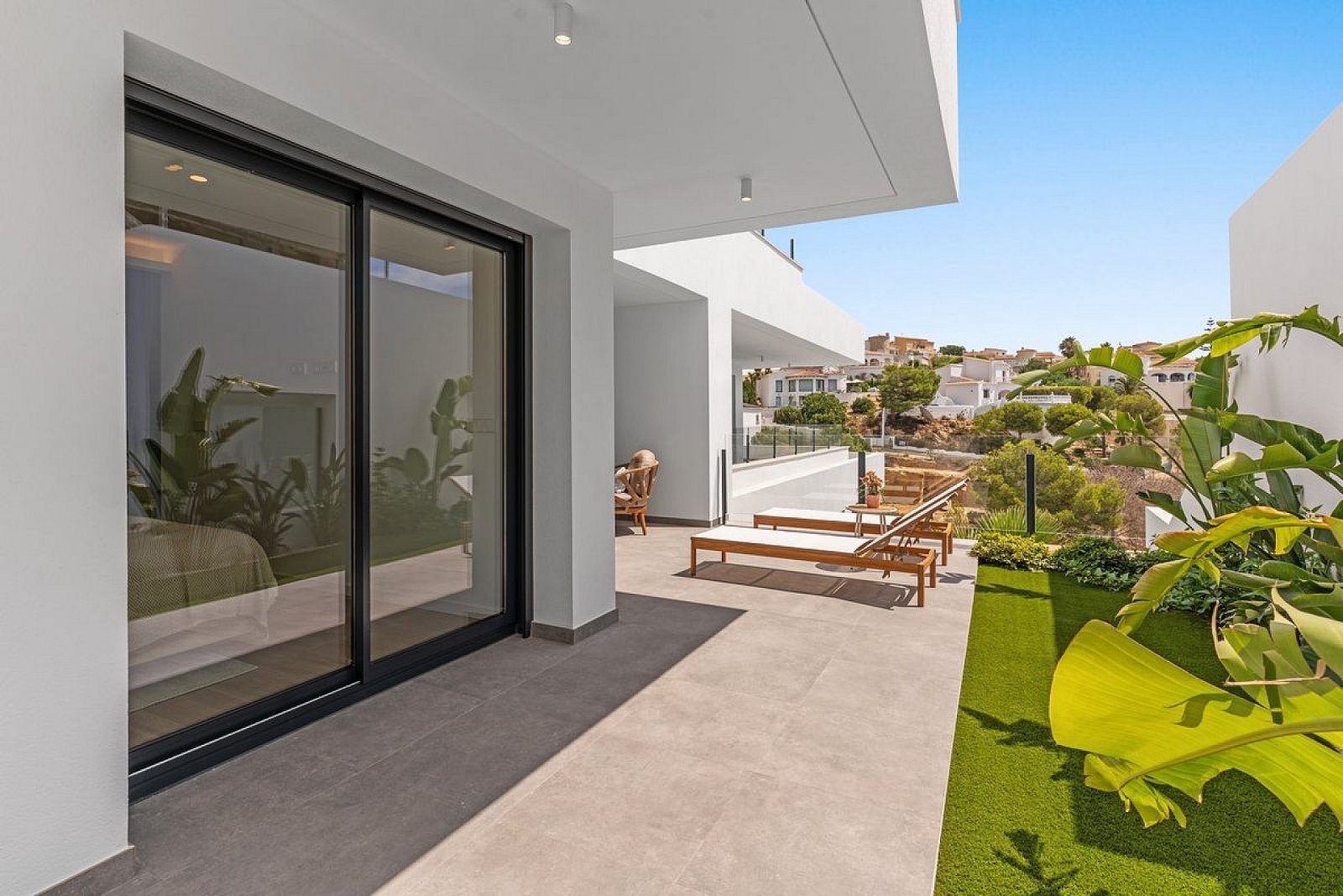 Modernes Duplex mit Terrasse und Meerblick