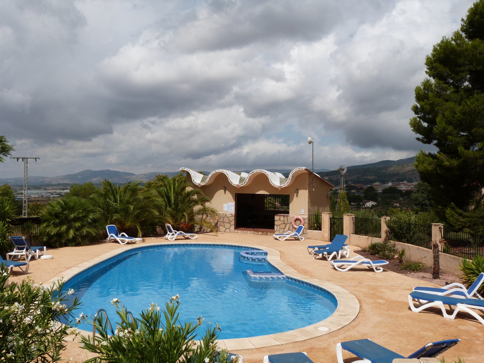 Exklusive Landimmobilie mit Pool, Natur & Panoramaausblick