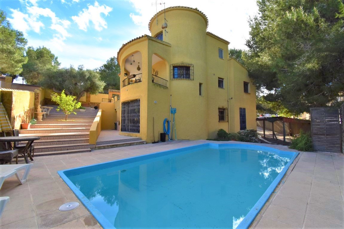 Las Filipinas, Villamartin: Charmante Villa mit großem Grundstück, Pool & mediterranem Flair 