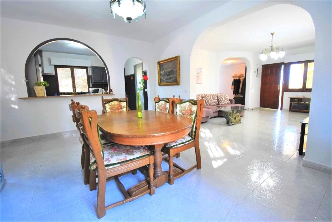 Charmante Villa mit großem Grundstück, Pool & mediterranem Flair