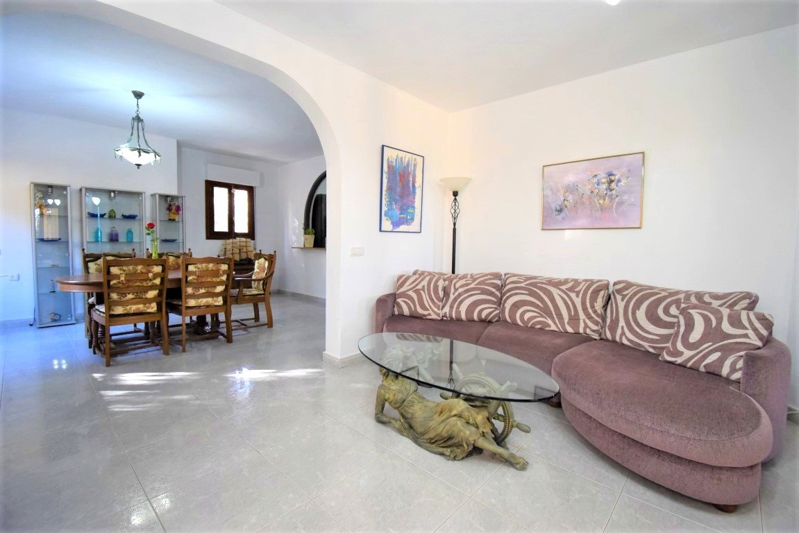 Charmante Villa mit großem Grundstück, Pool & mediterranem Flair