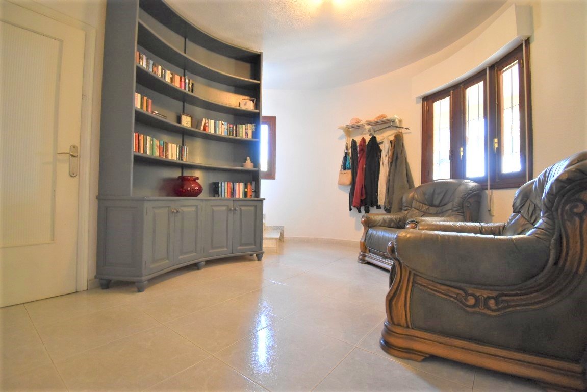 Charmante Villa mit großem Grundstück, Pool & mediterranem Flair