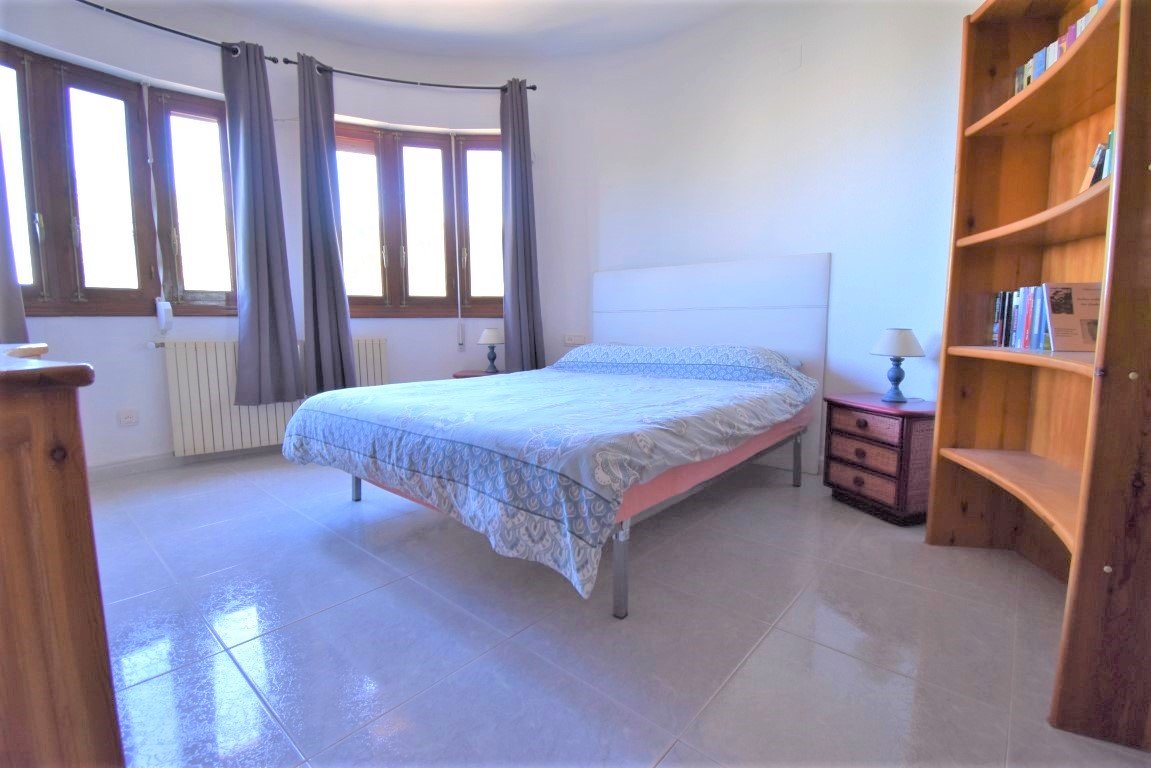 Charmante Villa mit großem Grundstück, Pool & mediterranem Flair