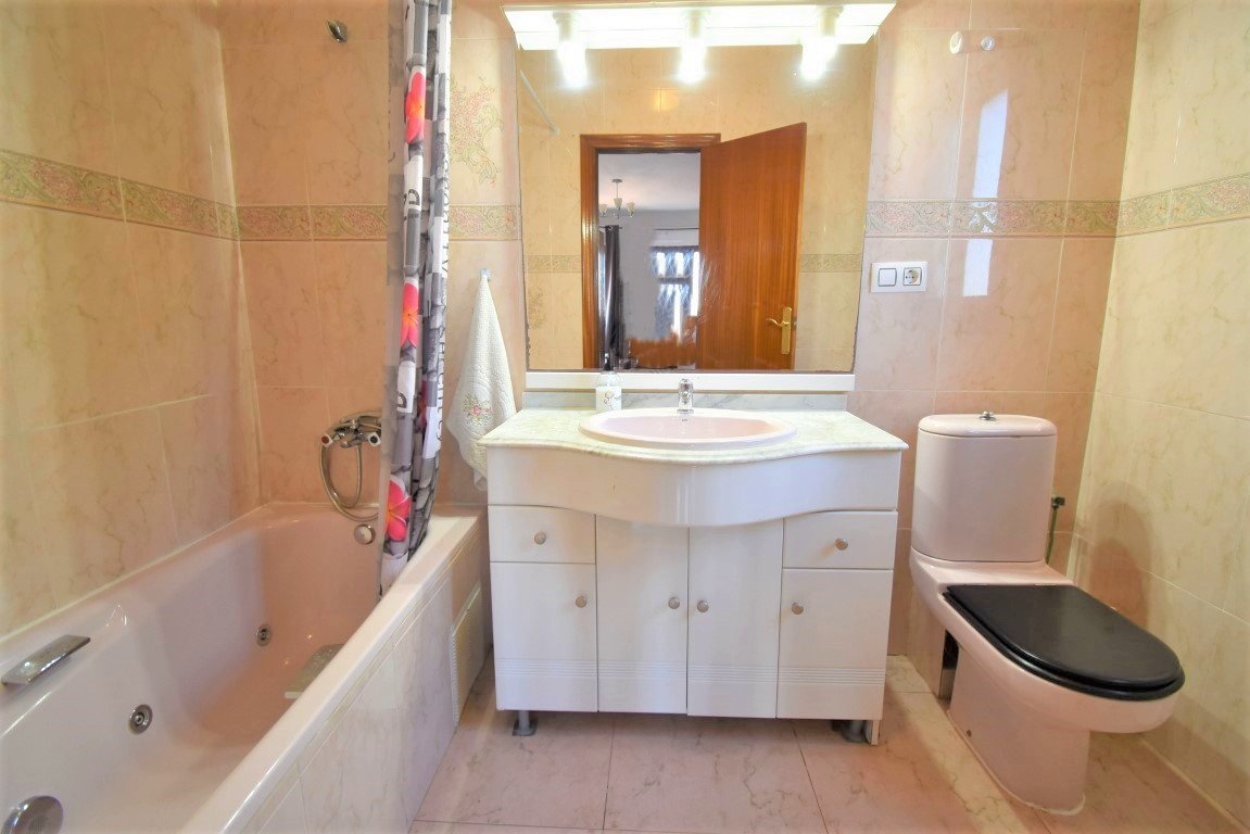 Charmante Villa mit großem Grundstück, Pool & mediterranem Flair