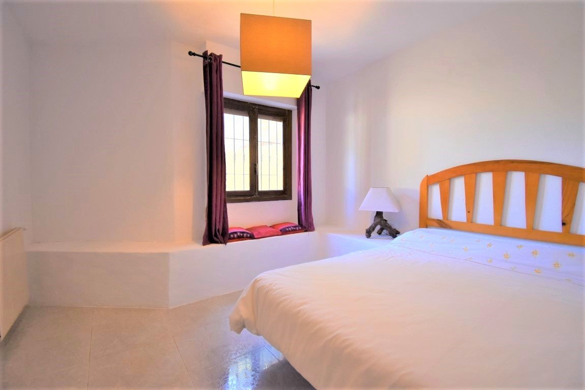Charmante Villa mit großem Grundstück, Pool & mediterranem Flair