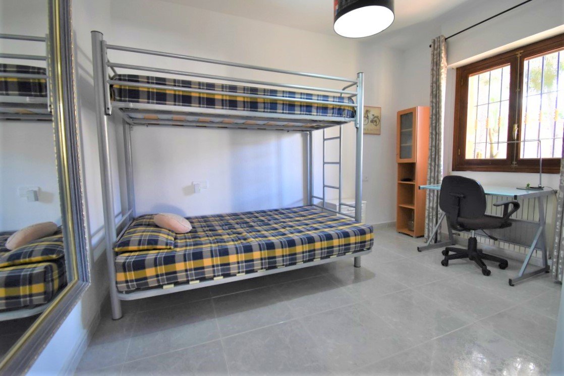 Charmante Villa mit großem Grundstück, Pool & mediterranem Flair