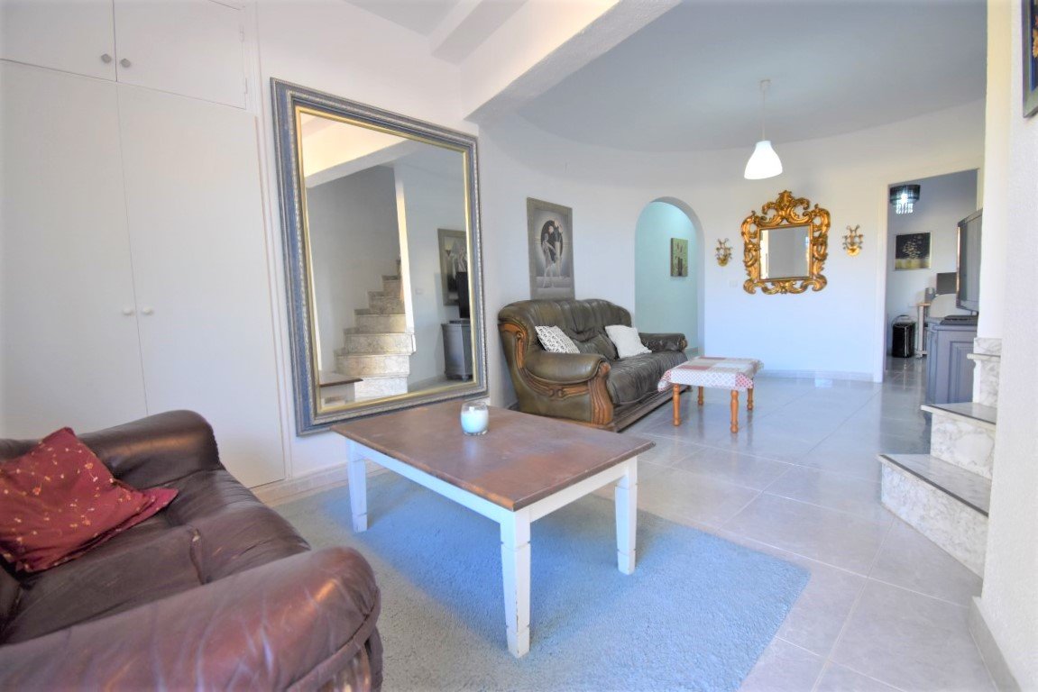 Charmante Villa mit großem Grundstück, Pool & mediterranem Flair