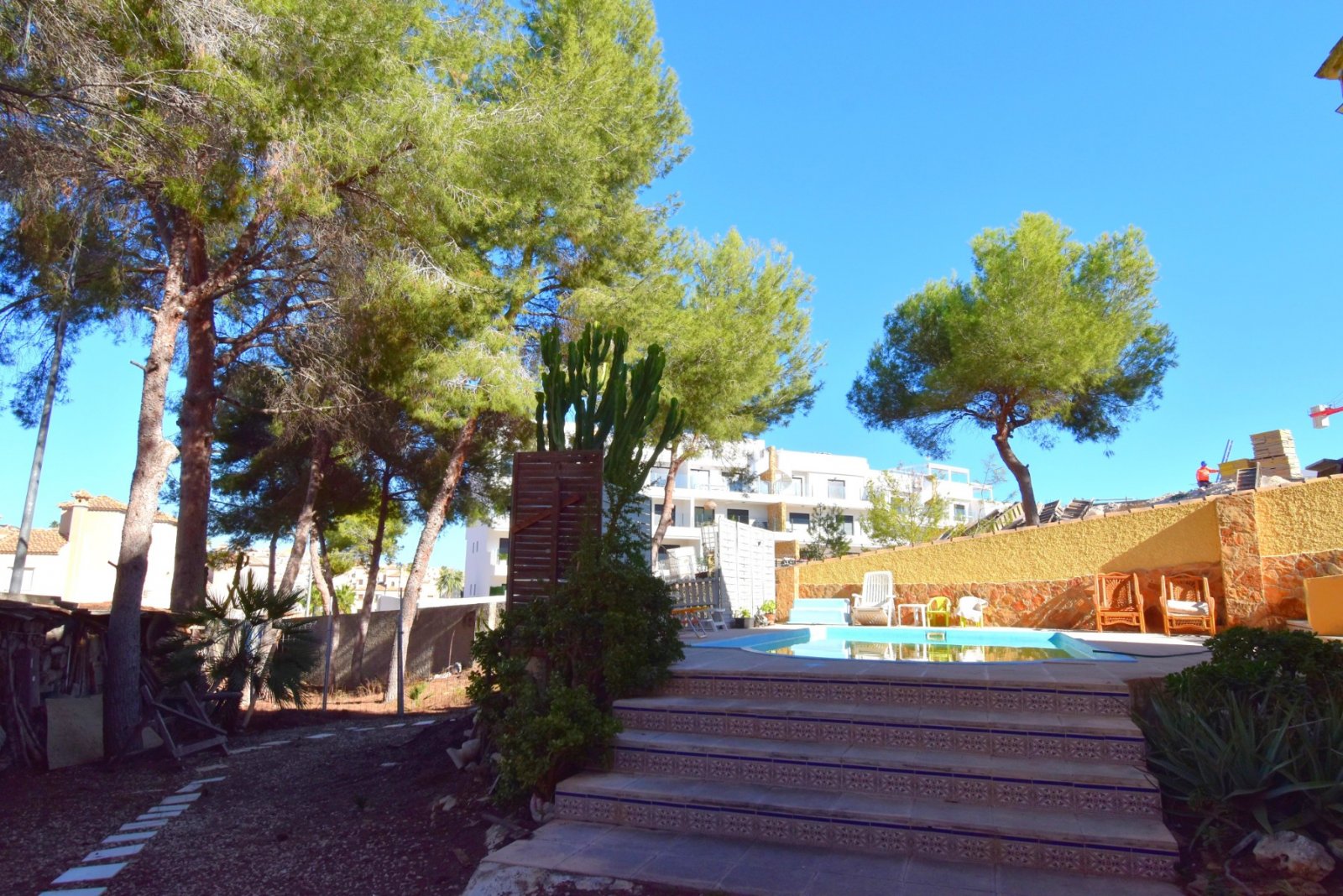 Charmante Villa mit großem Grundstück, Pool & mediterranem Flair