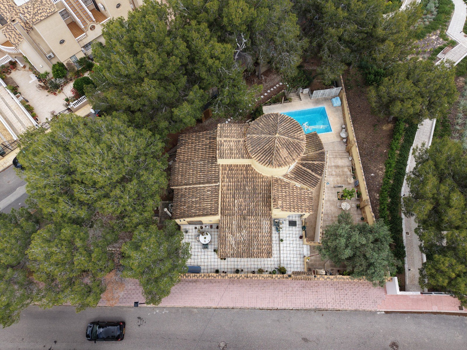 Charmante Villa mit großem Grundstück, Pool & mediterranem Flair