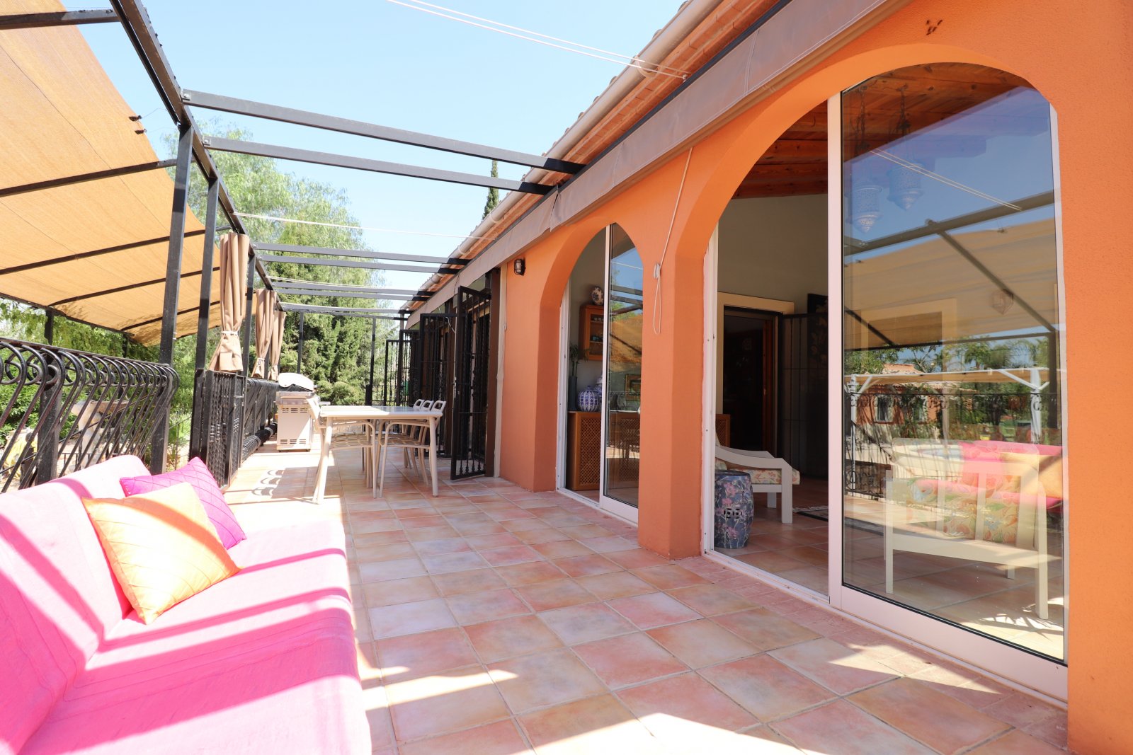 Exklusive Landresidenz mit Pool, BBQ-Bereich und herrlichen Ausblicken