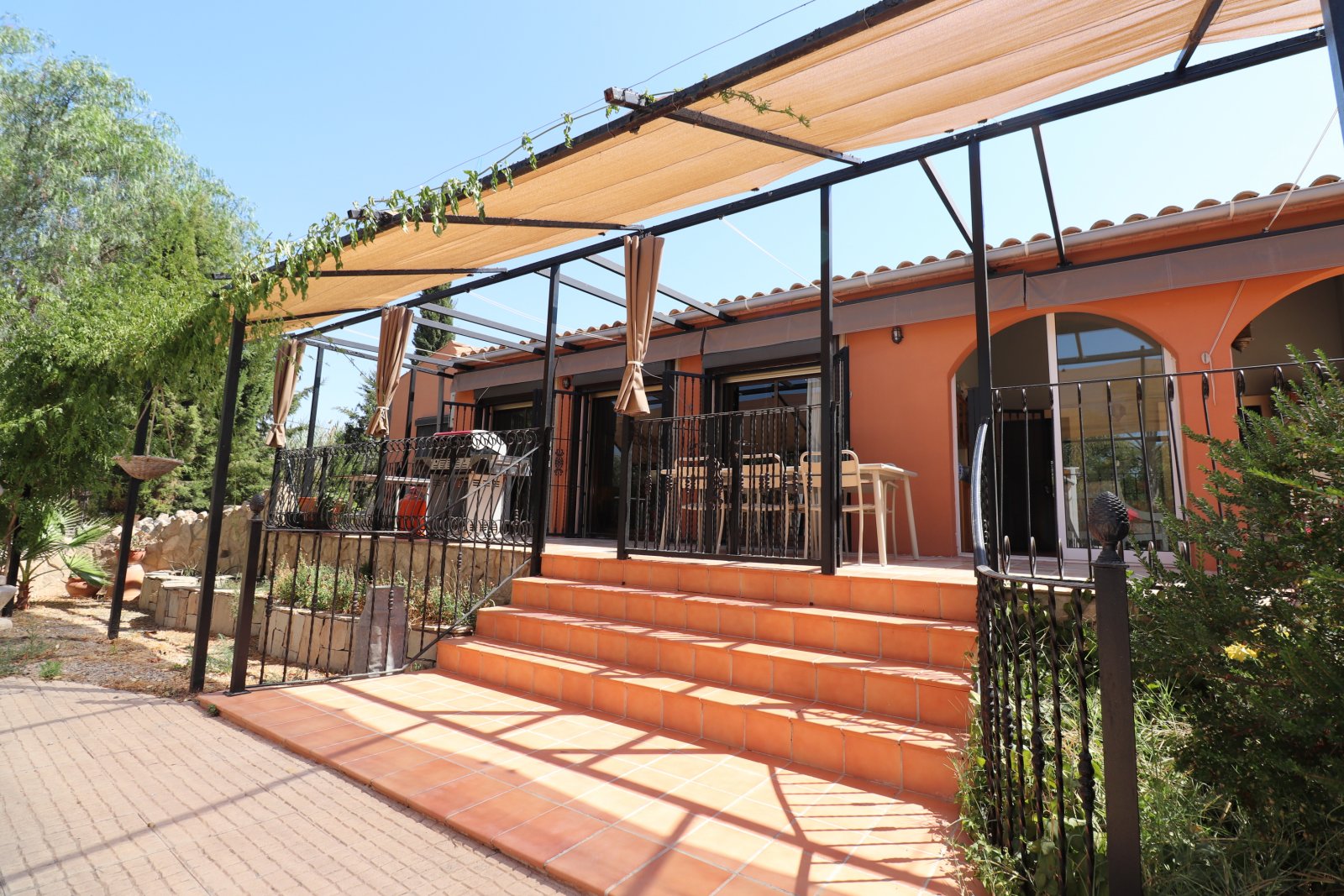 Exklusive Landresidenz mit Pool, BBQ-Bereich und herrlichen Ausblicken