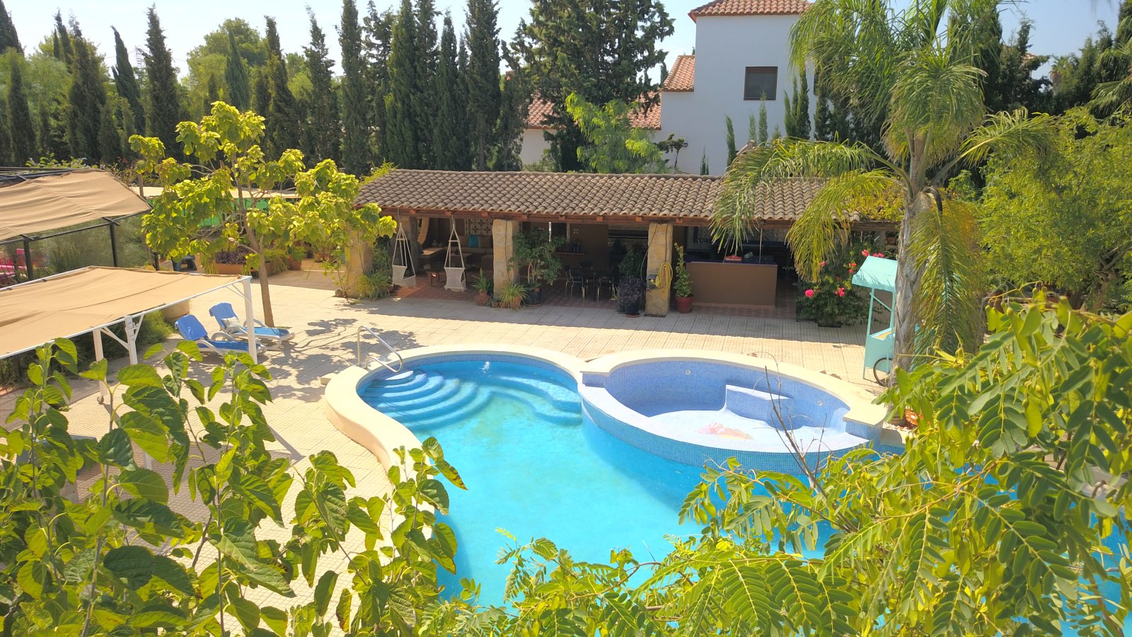 Exklusive Landresidenz mit Pool, BBQ-Bereich und herrlichen Ausblicken