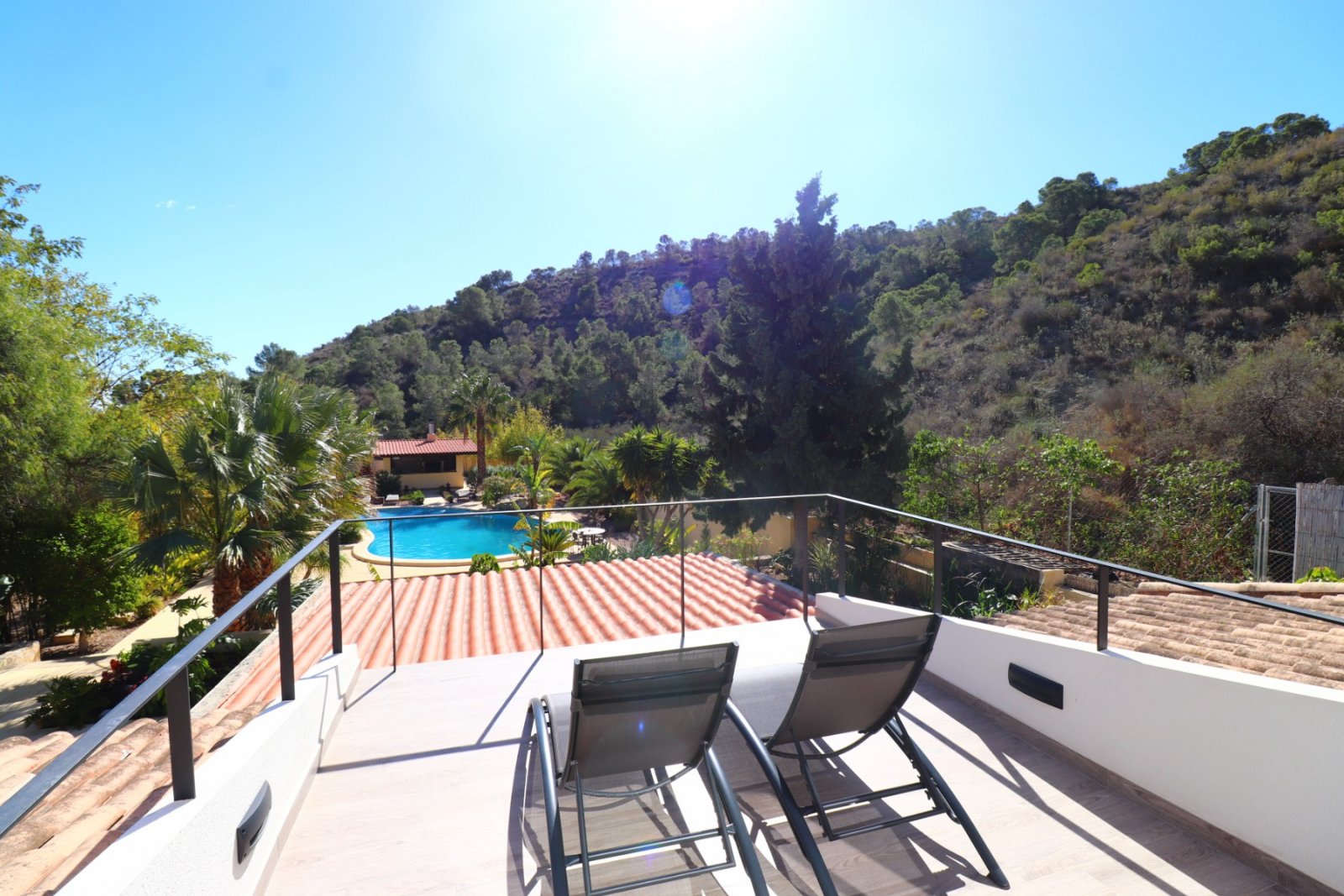Exklusive Landvilla mit Pool & Outdoor-Küche