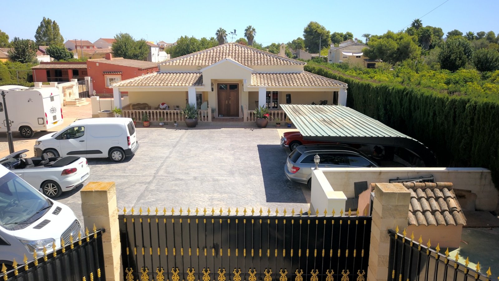 Charmante Landvilla mit Outdoor-Küche und Pool
