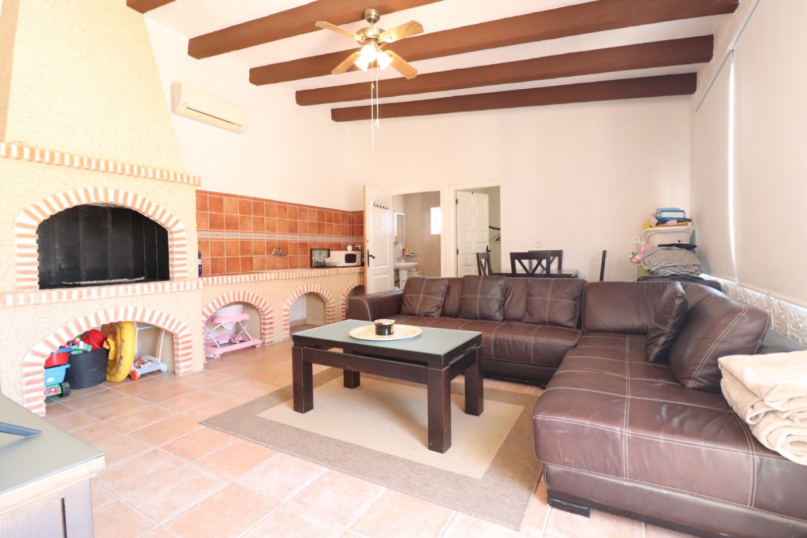 Charmante Landvilla mit Outdoor-Küche und Pool